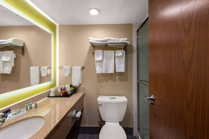 Room 43 of 60