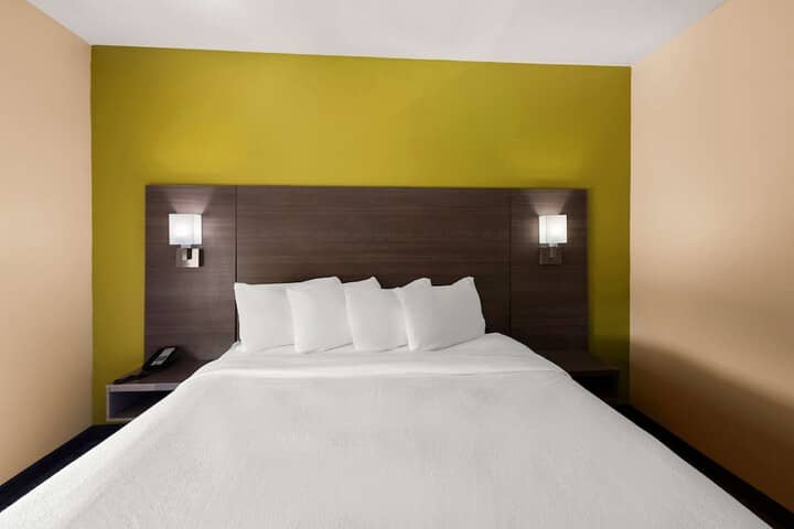 Room 26 of 60