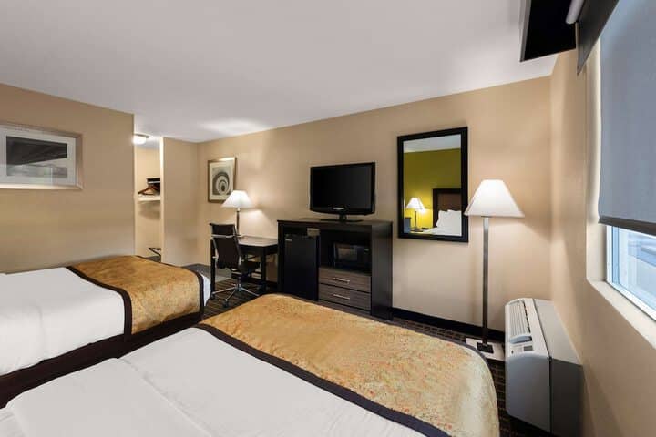 Room 11 of 60