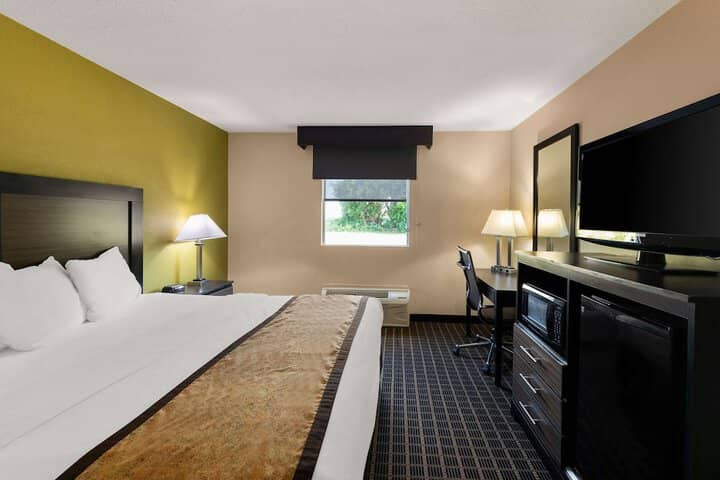 Room 16 of 60